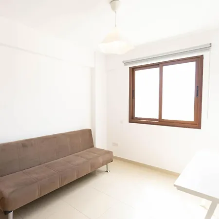 Spacious & Bright With Balcony * Larnaca