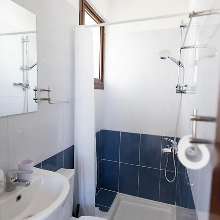 Spacious & Bright With Balcony *