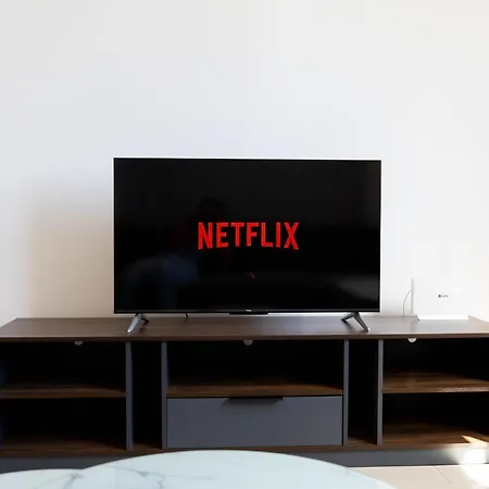 Spacious & Bright With Balcony Διαμέρισμα