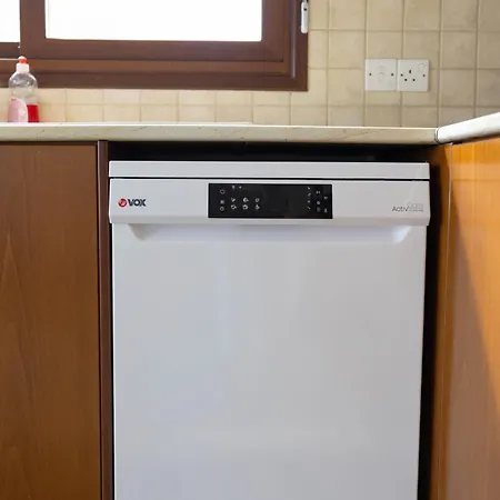 Apartment Spacious & Bright With Balcony Larnaca