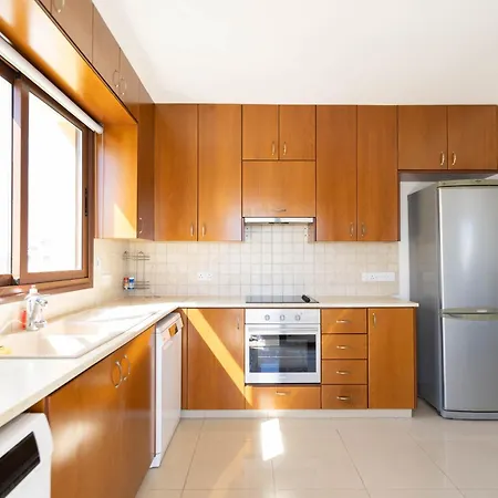 Spacious & Bright With Balcony