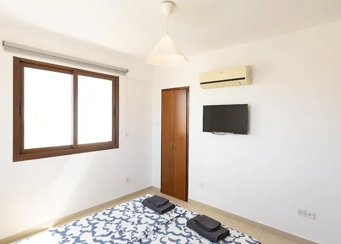 Spacious & Bright With Balcony Διαμέρισμα *