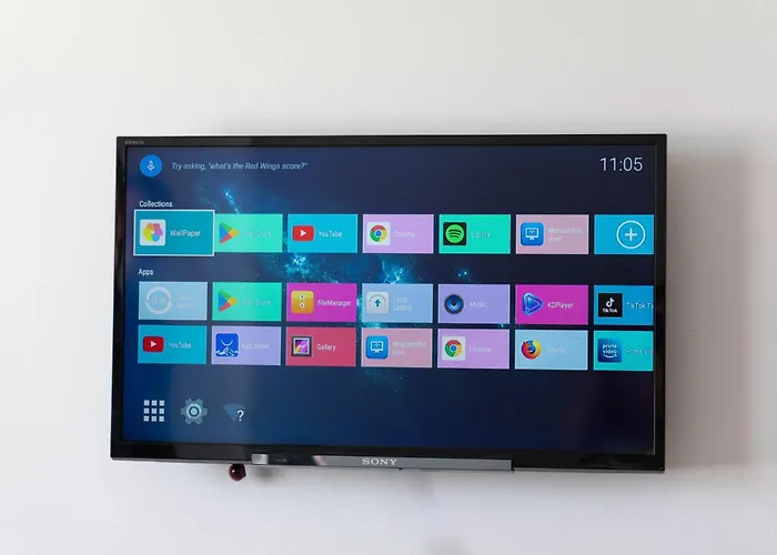 Spacious & Bright With Balcony