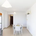 Spacious & Bright With Balcony Lejlighed