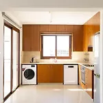 Spacious & Bright With Balcony *