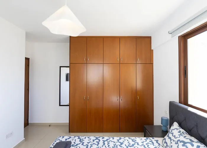 Spacious & Bright With Balcony * Larnaca