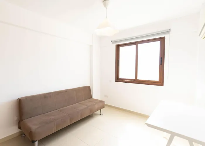 Spacious & Bright With Balcony * Larnaca