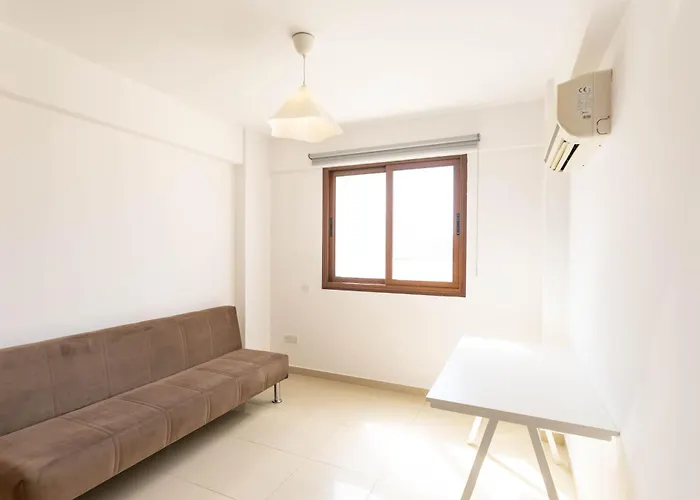 Spacious & Bright With Balcony